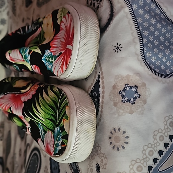 VANS - Picture 7 of 11